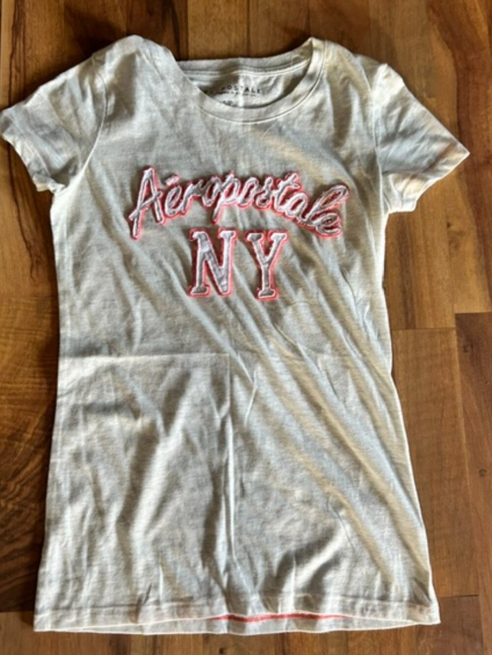 Aero size small tee shirt womens gray tee shirt t logo pink